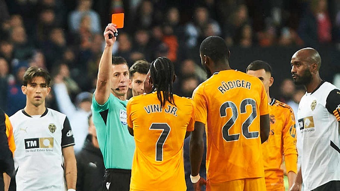 Jotkut Real Madridin fanit alkavat kyllästyä Vinícius Júnioriin Jotkut Real Madridin fanit alkavat kyllästyä Vinícius Júnioriin